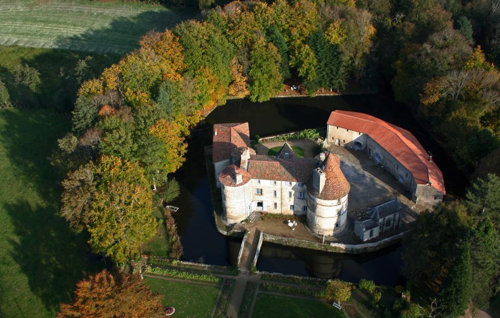La Loge Du Chateau Saint-Dier-d'Auvergne Exterior photo